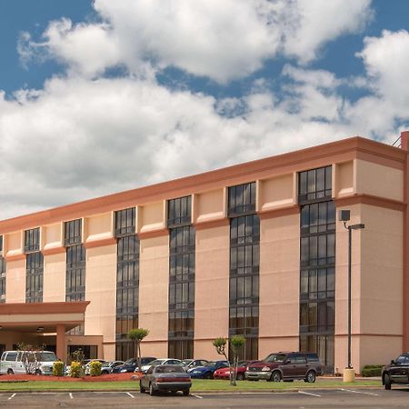 วินด์แฮม การ์เดน แทกซาร์แคนา Hotel Texarkana ภายนอก รูปภาพ